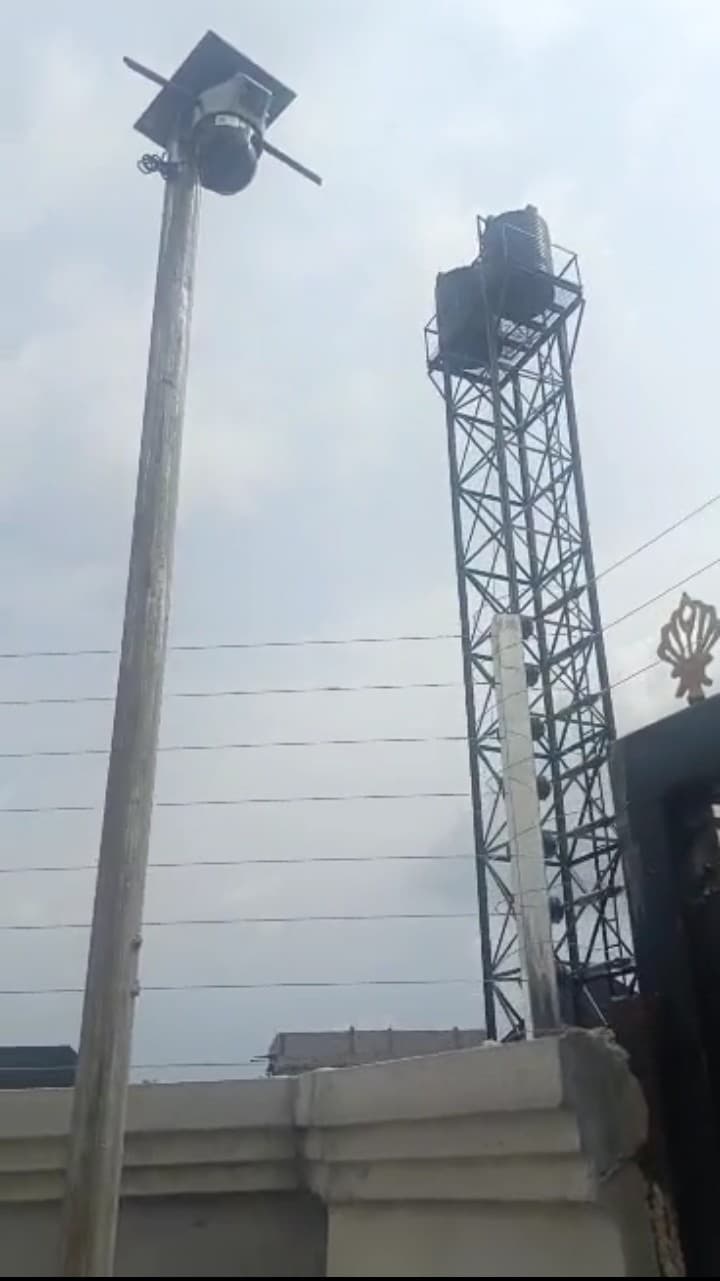 Electric fence installed in a just completed building in opposite Utuama street in Udu l.g.a, Warri, Delta State